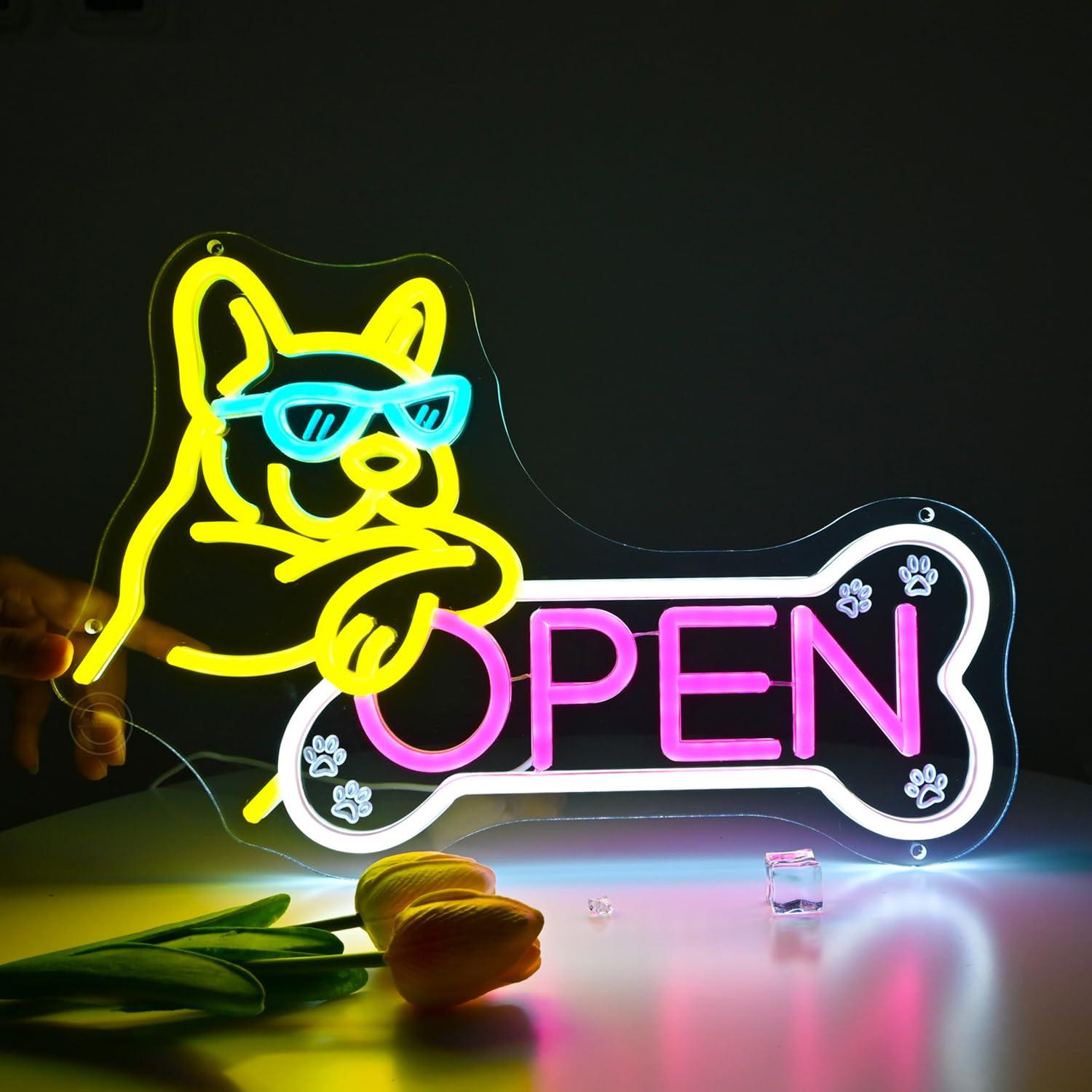 Spa & Wellness Zámeček Petrovice - Neonowy szyld Otwarty Sklep Zoologiczny, ściemnialna